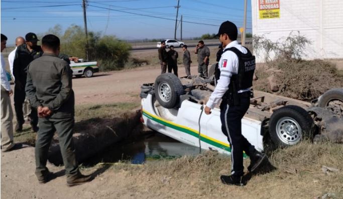 Joven muere tras caer con su auto a canal en Edomex; quería estacionarse