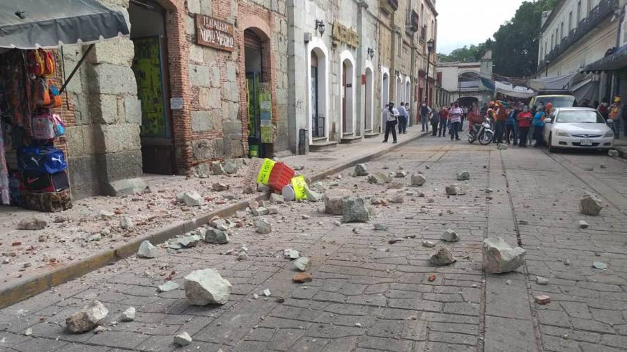 Oaxaca llega a 10 muertos por el sismo de magnitud 7.5 en México