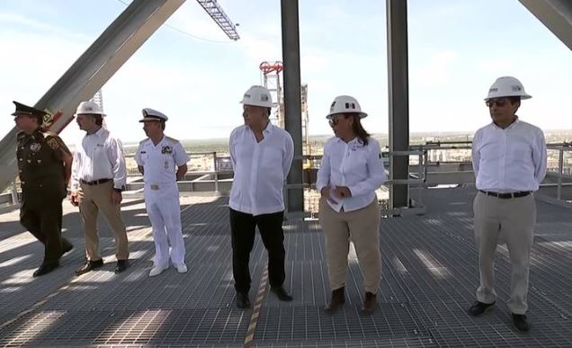 Nahle se ‘balconea’ en inauguración de Dos Bocas: "Falta instalar 2 torres", dice