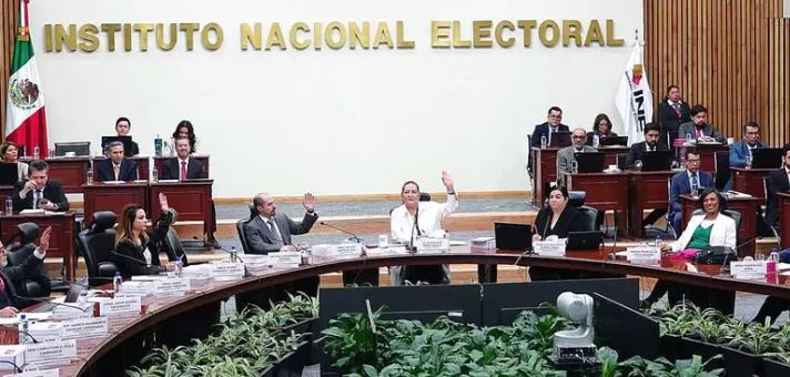 El INE revisa posibles delitos de candidatos; advierte pérdida del registro