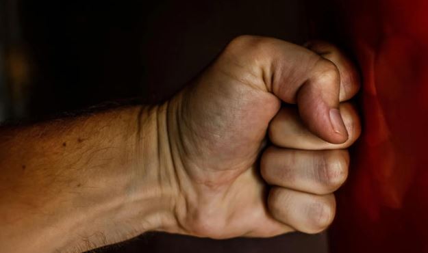 Ebrio atacó a abuelo de 72 años sin saber que éste fue campeón nacional de box