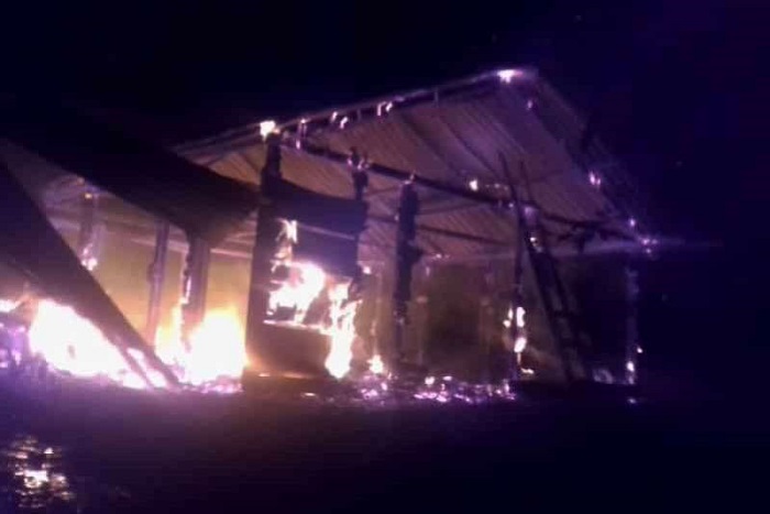 Grupo armado incendia casas en zona rural de Guatemala