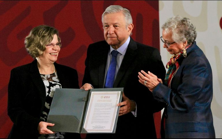 López Obrador firma acuerdo por la igualdad entre hombres y mujeres