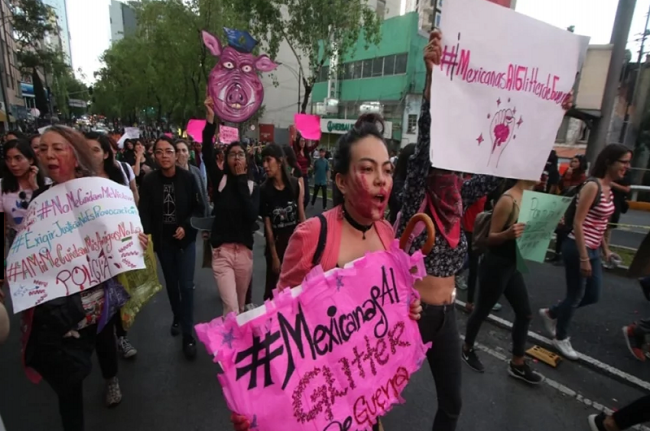 Culmina marcha feminista en el Ángel tras actos violentos