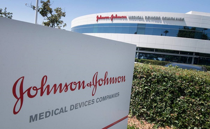 Por reacciones adversas y una muerte suspenden vacuna de Johnson & Johnson