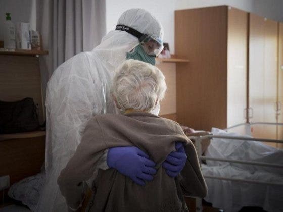 Abuelos vacunados con primera dosis anticovid dan positivo al virus