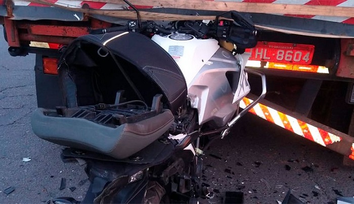 Motociclista muere al chocar contra camión estacionado en  la Mérida-Chetumal