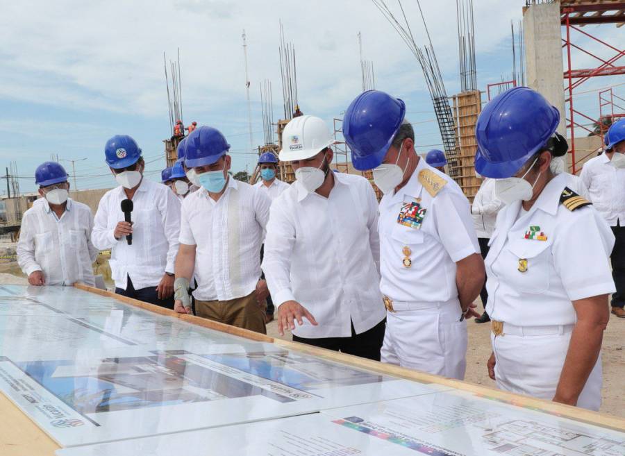 Supervisa Vila Dosal la 1a. etapa de construcción del Hospital Naval de Progreso