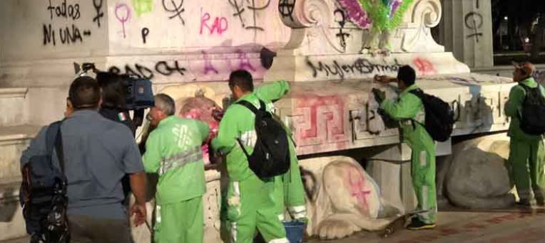 Vandalizan monumentos, otra vez, en marcha contra violencia a mujeres