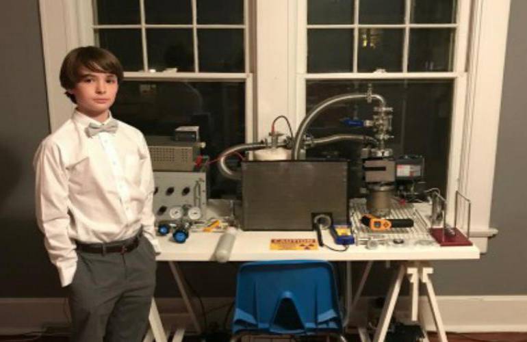 Jovencito de 14 años crea un reactor nuclear en su casa