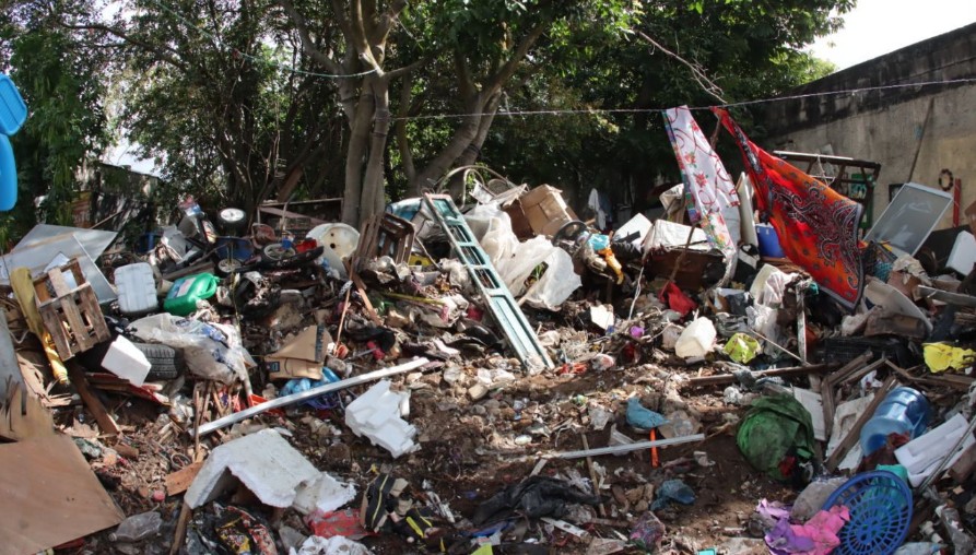 Mérida: Ayuntamiento retira 32 toneladas de basura en un predio de la Mayapán