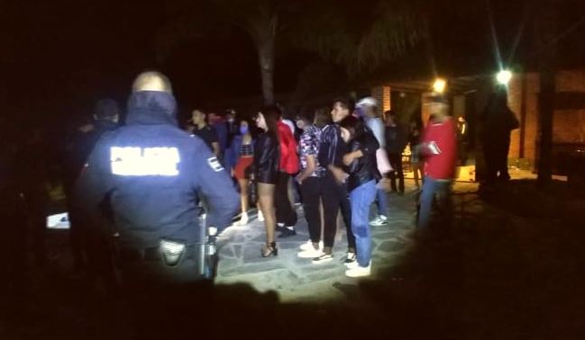 ¡No entienden! Jóvenes arman fiesta masiva en Aguascalientes