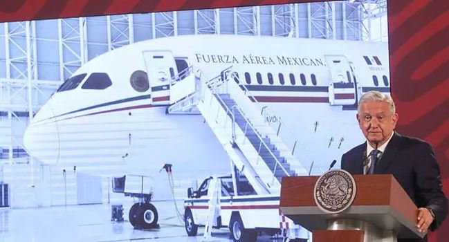 ¡De locos! AMLO solicita recursos para comprar un avión presidencial