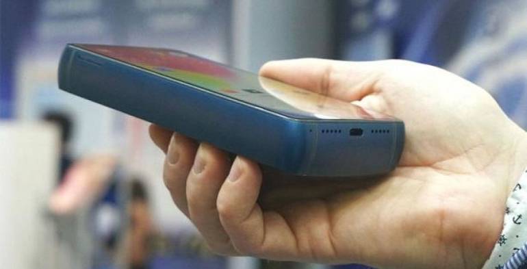 Lanzan smartphone ‘gordito’ y con batería para 7 días... Un exquisito "ladrillito"