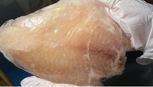 Supermercados que venden pescado congelado pero con más hielo que pescado