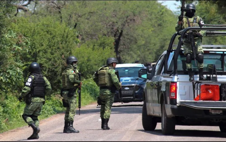 Aún cuando se contradice, AMLO insiste sobre militarizar la seguridad pública