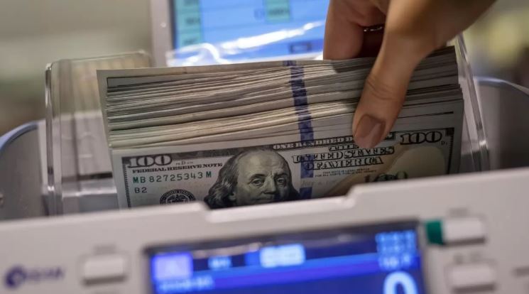 Dólar por primera vez en la historia rebasa los $25 en bancos