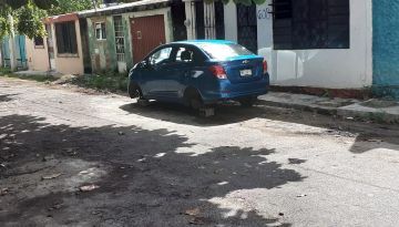 Mérida: Le roban sus llantas mientras su auto estaba estacionado en su casa