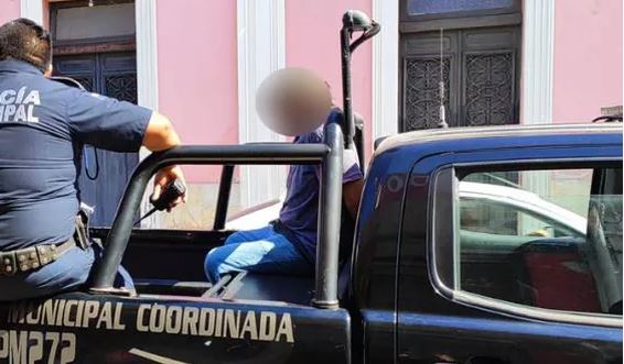 Mérida: Sujeto escandaliza en el trabajo de su hija porque ella "no lavó los trastes"