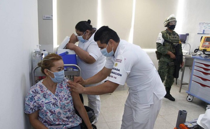 Médicos que falta n por vacunar recibirán la dosis a partir del próximo lunes