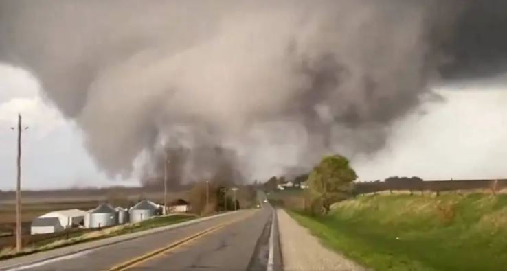 Niño salva a sus padres de tornado en Oklahoma