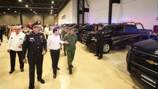 Yucatán: Vila entrega 51 patrullas en 27 municipios