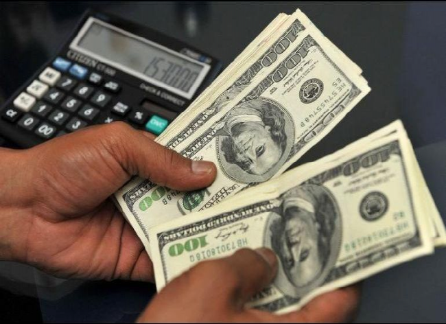 Dólar abre al alza, se vende hasta en 19.87 pesos en bancos