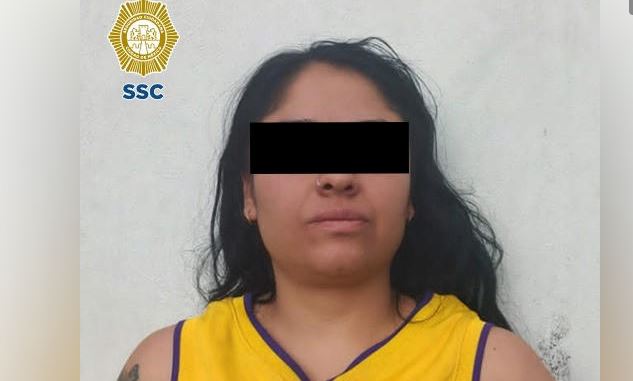 Mujer disparó y mató a vecino mientras bebían en la banqueta