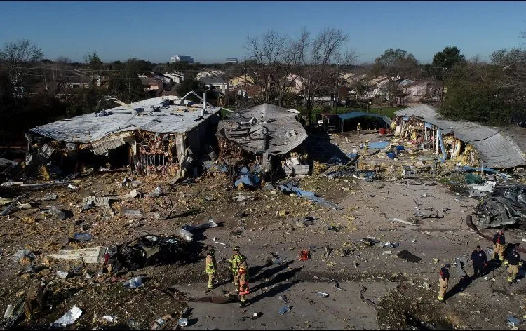 Confirman dos muertos en explosión en Houston