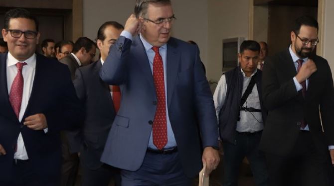 Ebrard reclama por las encuestas de Morena: "Preocupado por el gran desorden"