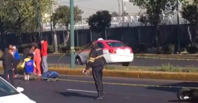 Motociclistas son arrollados y uno de ellos, estando herido, impide la fuga del cafre