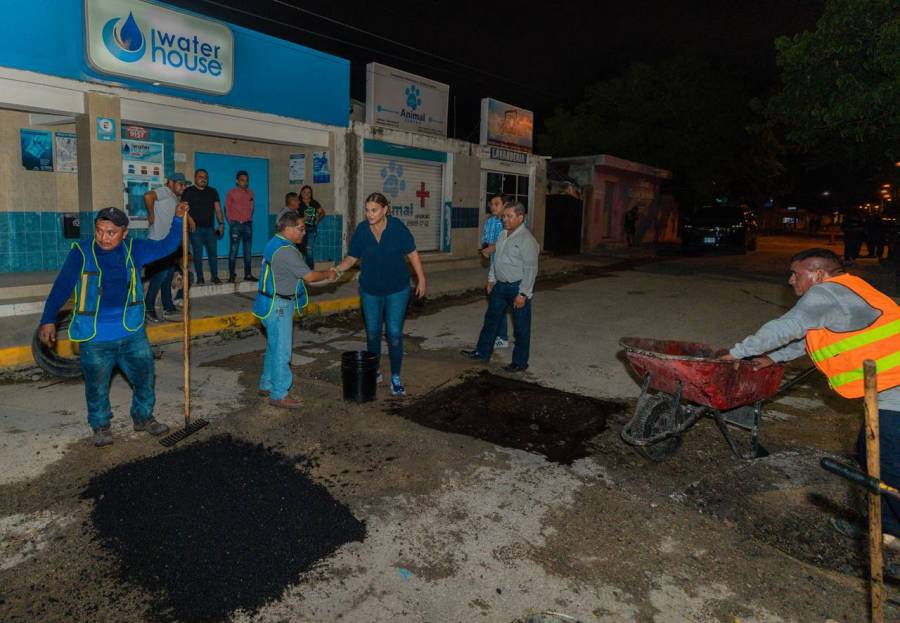 (VÍDEO) Con 4 cuadrillas inicia bacheo nocturno en Mérida