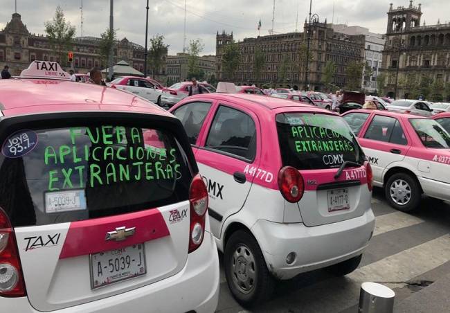 Taxistas de CDMX se manifiestan contra apps como Uber, Cabify y Didi