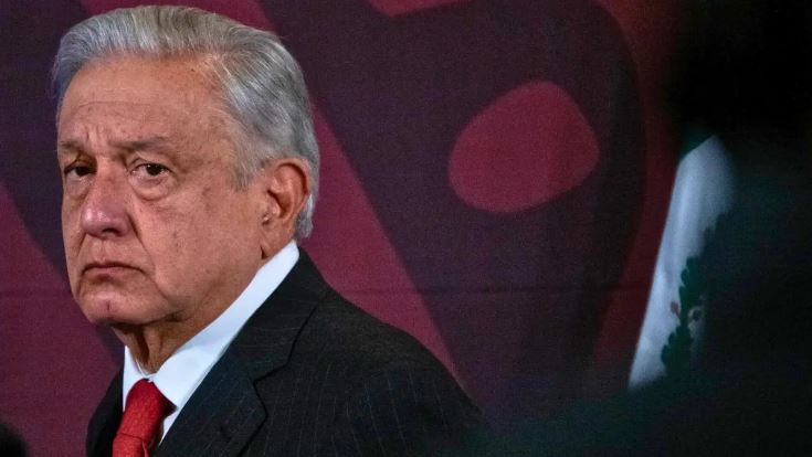 Por divulgar teléfono de periodista, AMLO violó ley de protección de datos personales: INAI