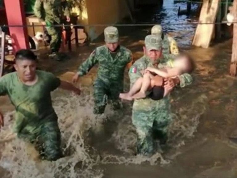 Ejército rescata a niño de tres años que se ahogaba en Tabasco