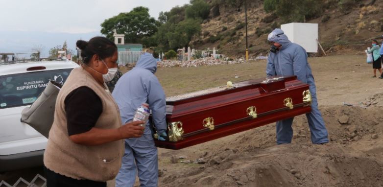 Pudieron evitarse 190,000 muertes en México por pandemia: expertos a la OMS