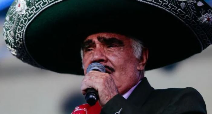 Vicente Fernández es hospitalizado de emergencia