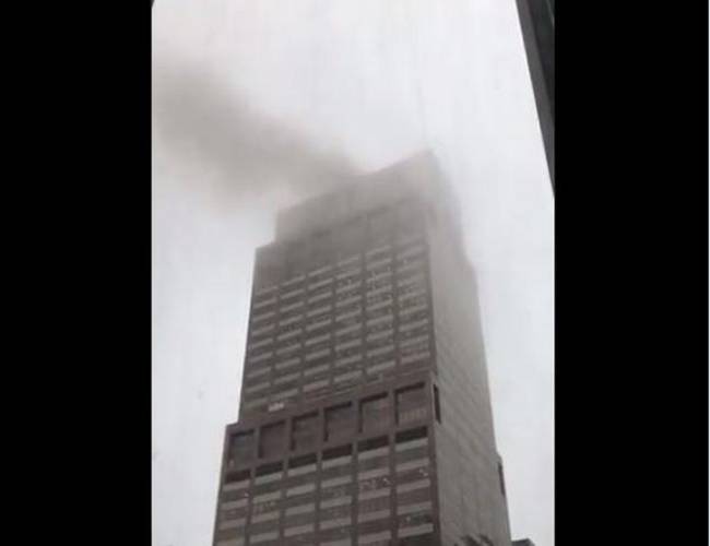 Se estrella helicóptero en un edificio de Nueva york