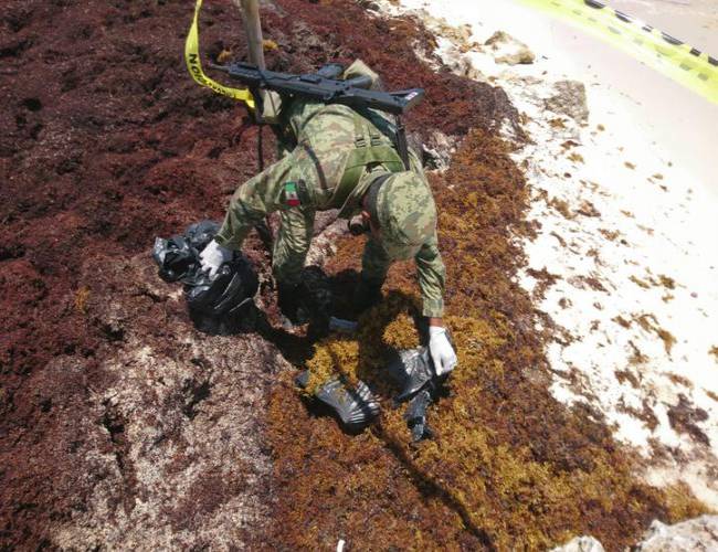 Ejército encuentra paquetes de cocaína en sargazo, en Cozumel