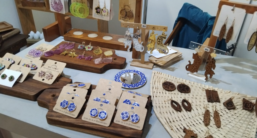 Mérida: Empresaria que usa residuos de madera para hacer joyas ganó premio en Expo Comercio