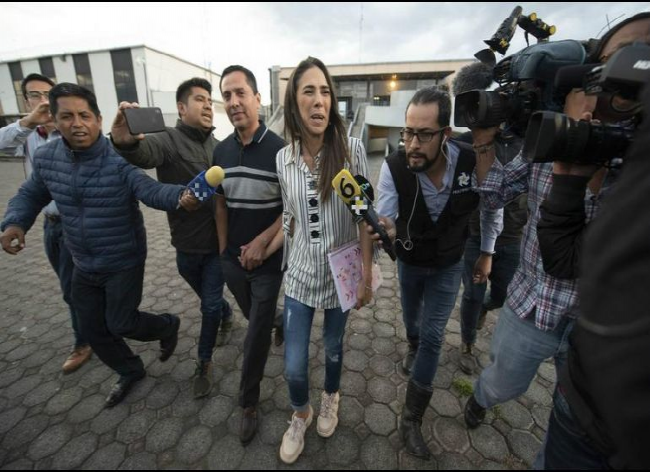 Rosario Robles recibe visita de su hija en la cárcel