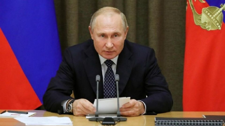 Putin dice que tapará la boca a quienes intentan reescribir la historia