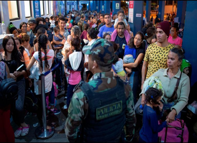 Previo a la exigencia de visado, miles de venezolanos buscan entrar a Perú