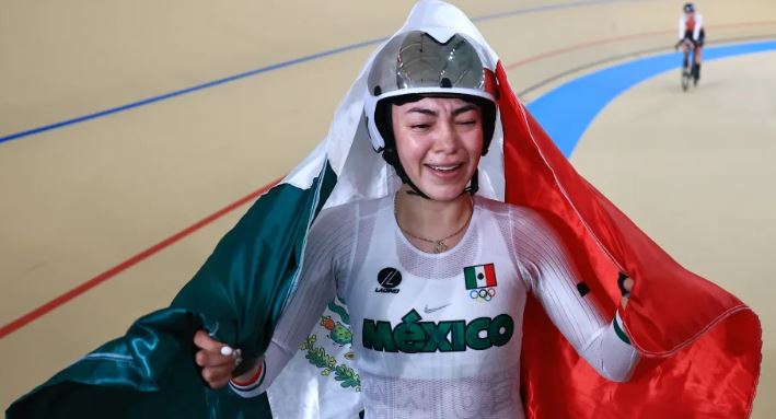 Emotivo llanto  de la ciclista Yareli Acevedo por medalla histórica para México