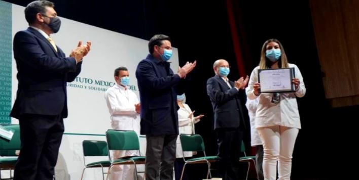 Zoé Robledo: IMSS es la mejor escuela de Medicina ¿Tú que opinas?