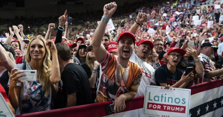Critican a mexicanos por acudir a mitin de Trump