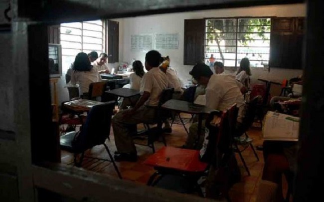 ¡Cunde el pánico! Suspenden clases en Telesecundaria por amenazas a profesor