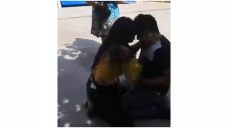 Liberan a mujer que apuñaló a su pareja en motel de Iguala