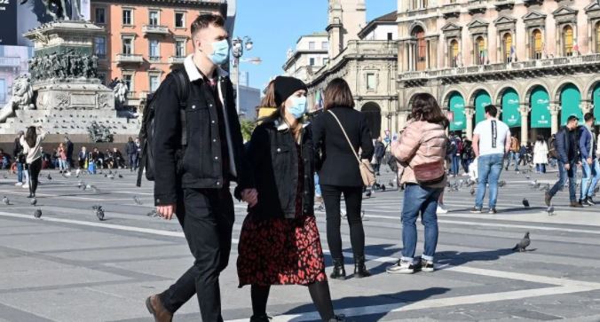 Italia sancionaría a personal médico que rechace vacunarse contra Covid-19