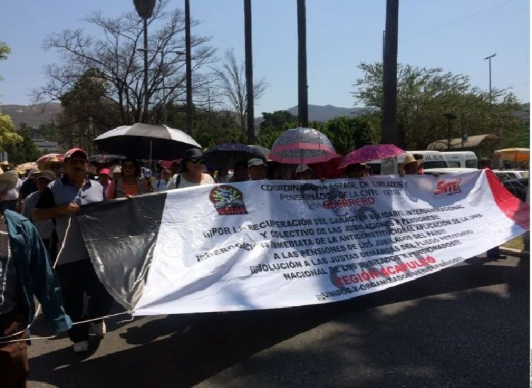 Marchan contra reforma educativa en Guerrero